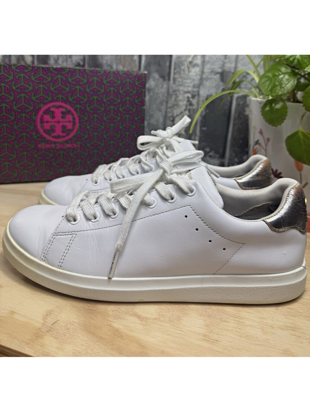 Tory Burch Women’s White/Gold Low Top Lace-Up Logo Leather Sneakers Rubber